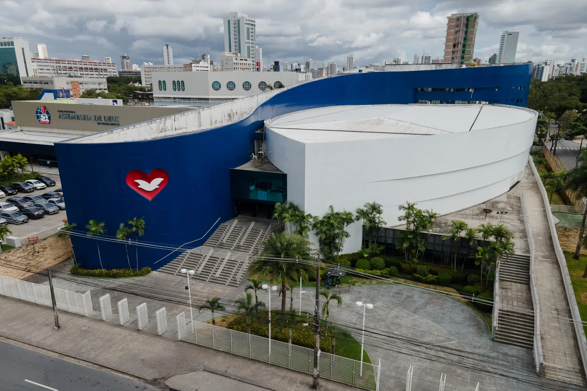 Vista aérea de obra institucional da Santa Cruz Construções em Recife